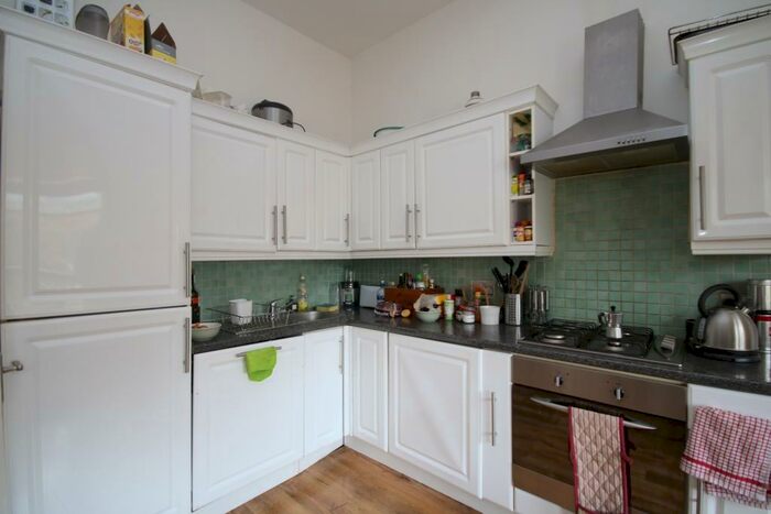 3 Bedroom Flat To Rent In Finsbury Park Road, Finsbury Park, N4