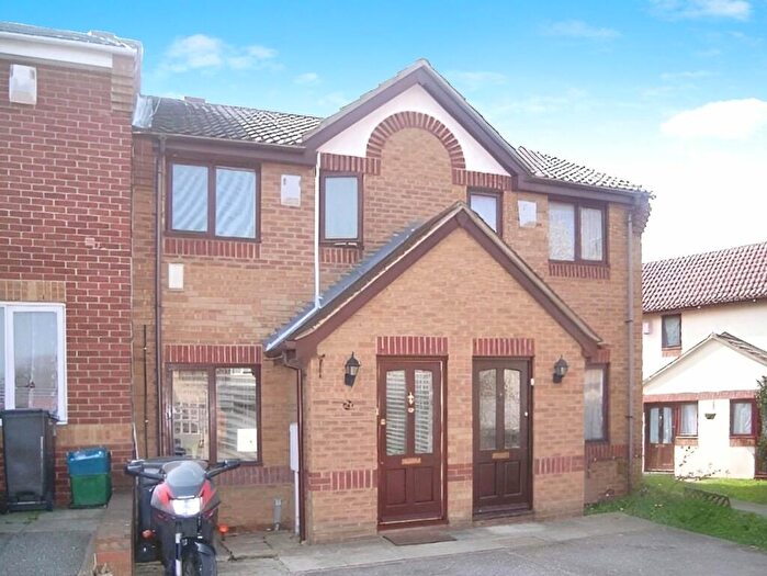 2 Bedroom End Of Terrace House To Rent In Kelvin Gardens, Croydon, CR0