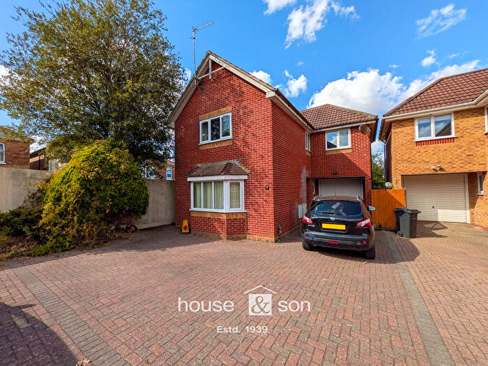 4 Bedroom Detached House For Sale In Abbott Close, Bournemouth, BH9