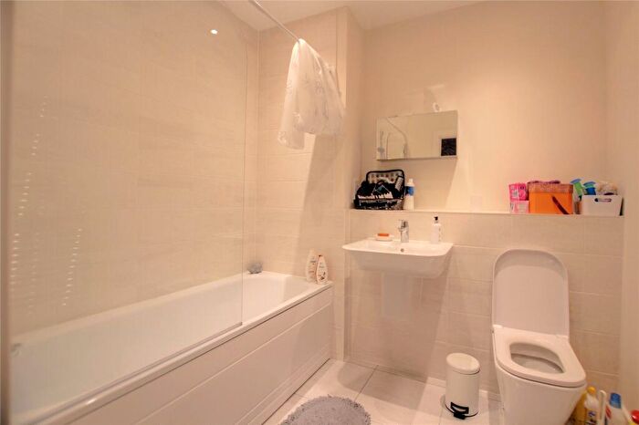 2 Bedroom Apartment To Rent In Tidman Road, Reading, RG2