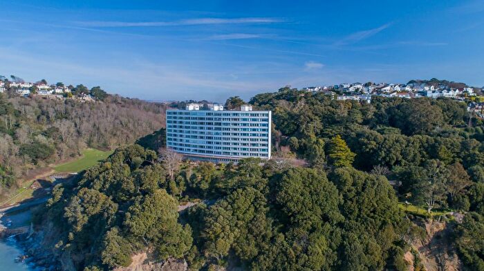 2 Bedroom Flat For Sale In Ilsham Marine Drive, Torquay, TQ1