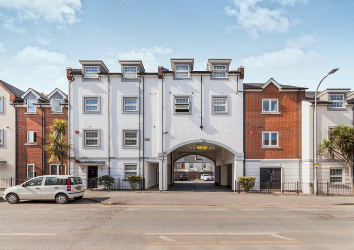 2 Bedroom Flat To Rent In Platinum Apartments, RG1