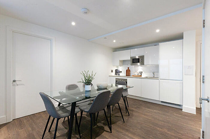 2 Bedroom Apartment To Rent In Hawkins & George, Bristol Bristol, BS1