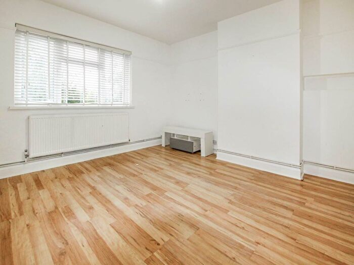 2 Bedroom Flat To Rent In Heath Court, Park Road, Uxbridge, UB8