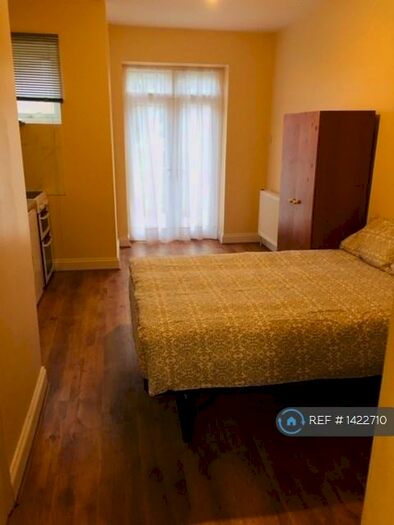 1 Bedroom End Of Terrace House To Rent In Grenoble Gardens, London, N13