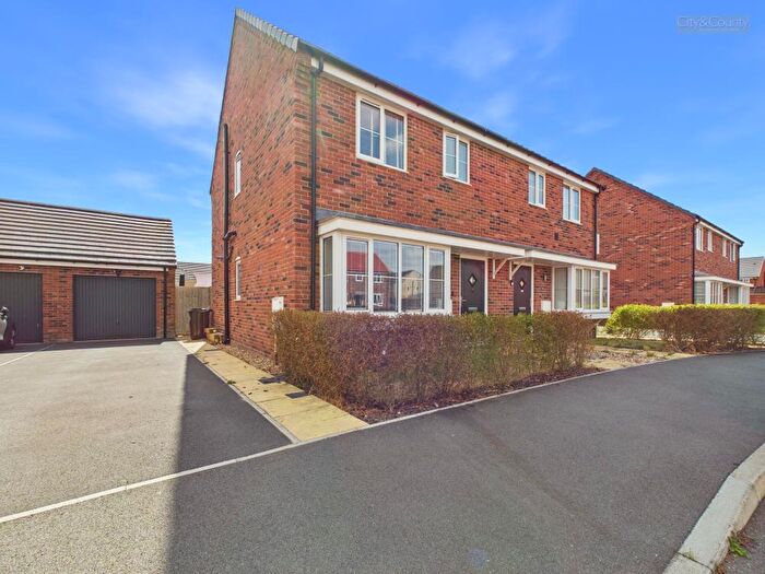 3 Bedroom Semi-Detached House For Sale In Fincham Drive, Crowland, PE6