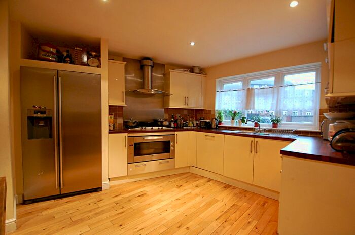 4 Bedroom Town House To Rent In Greenacre Square, Canada Water, SE16