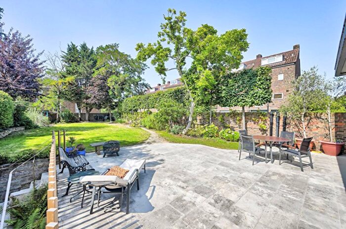 5 Bedroom Detached House For Sale In Hartington Road, Grove Park, London, W4
