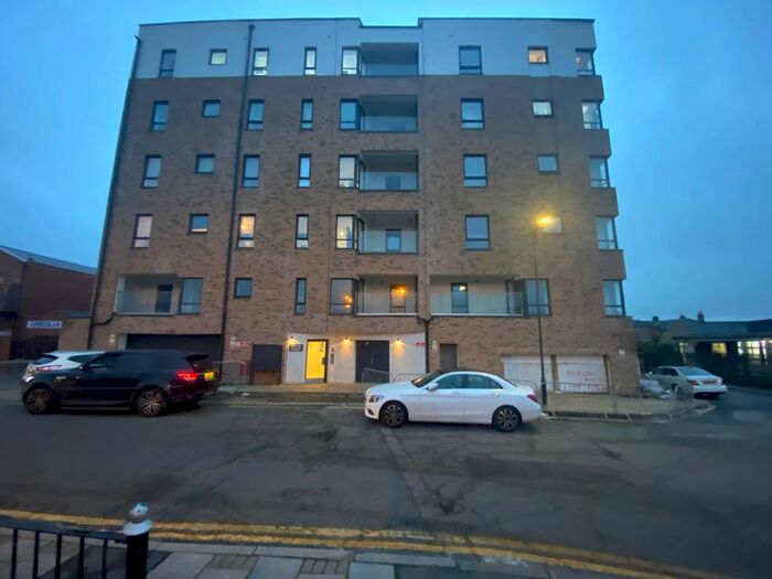 2 Bedroom Flat To Rent In Dominion Road, Southall, UB2