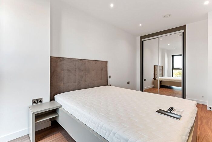 3 Bedroom Flat To Rent In Uncle Acton, Victoria Road, London, Acton, W3