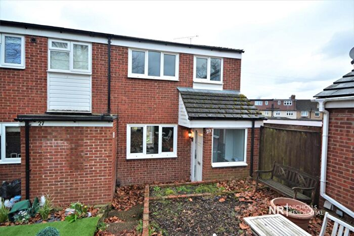 3 Bedroom End Of Terrace House To Rent In Angus Close, Chessington, Surrey., KT9