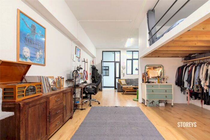 Apartment To Rent In Triangle Road, London Fields, Hackney, E8