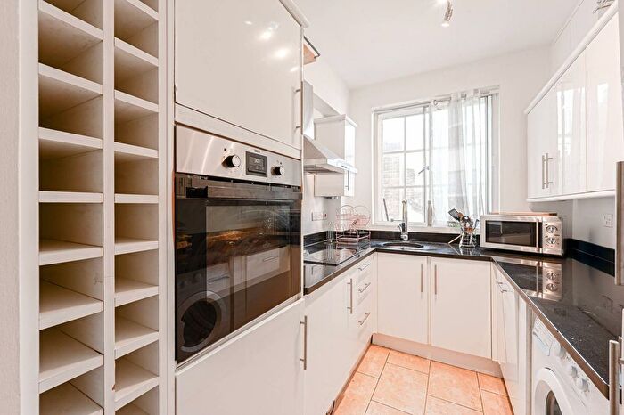 2 Bedroom Flat To Rent In Brompton Road, Kensington, London, SW3