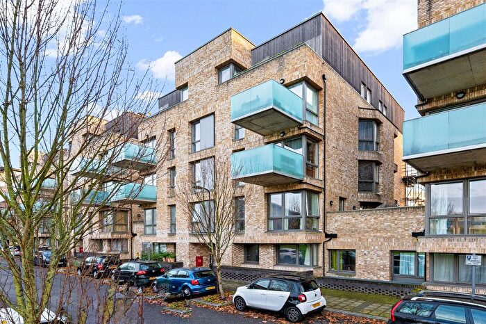 2 Bedroom Flat For Sale In Hilltop Avenue, London, NW10