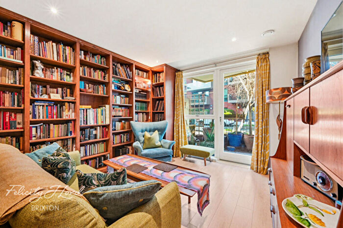 2 Bedroom Apartment For Sale In Dobson Walk, London, SE5