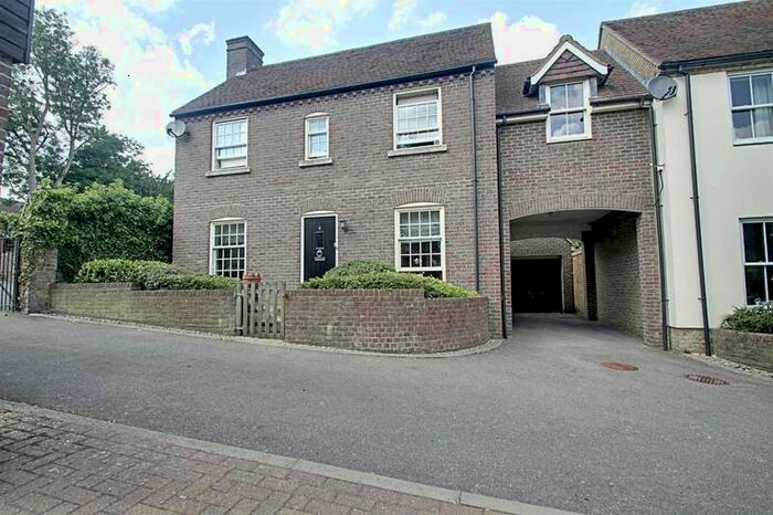 3 Bedroom Semi-Detached House To Rent In Harrow Yard, Tring, HP23