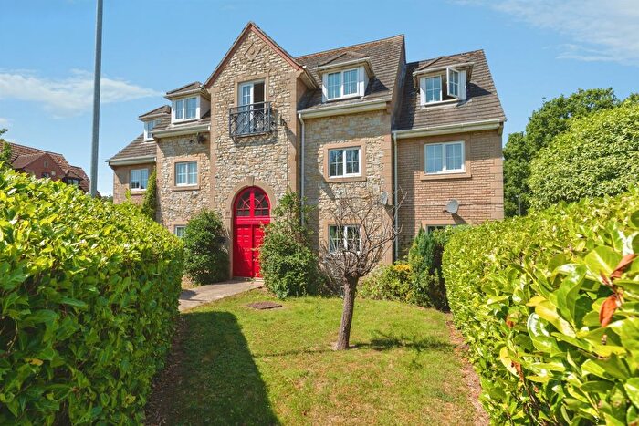2 Bedroom Flat For Sale In Hay Leaze, Yate, Bristol, BS37