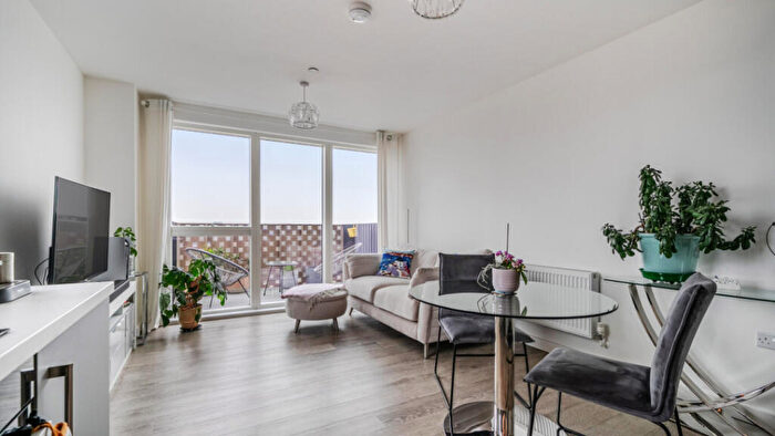 1 Bedroom Flat For Sale In Carraway Street, Reading, RG1