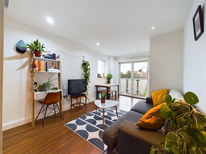 1 Bedroom Apartment For Sale In Bournemouth Road, London, SE15