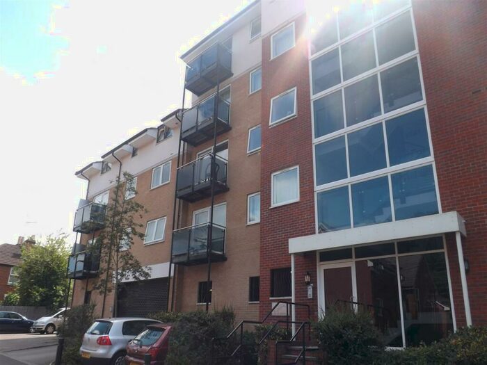 2 Bedroom Apartment To Rent In Lordsdale Court, Shirley, SO16