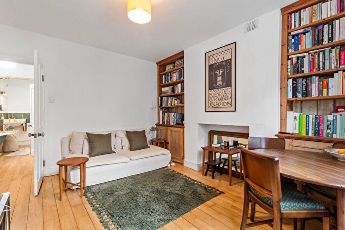 1 Bedroom Apartment For Sale In Gloucester Crescent, London, NW1