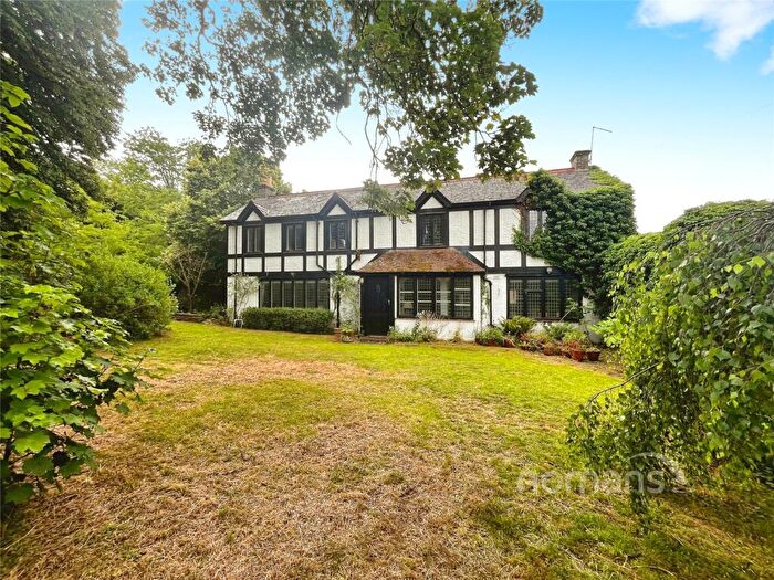 4 Bedroom Detached House For Sale In Lock Avenue, Maidenhead, Berkshire, SL6