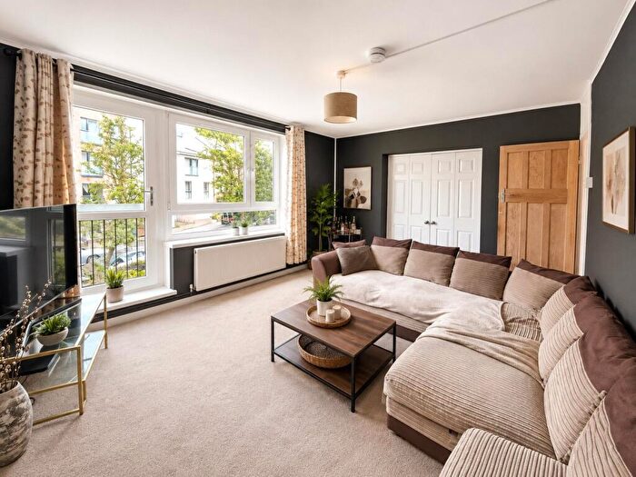 3 Bedroom Apartment For Sale In Woodland Road, London, SE19