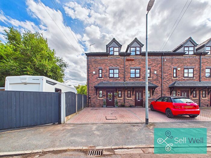 3 Bedroom Semi-Detached House For Sale In Warren Drive, Swinton, Manchester, M27