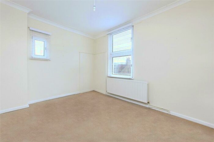 Studio To Rent In Balham Hill, Clapham South, London, SW12