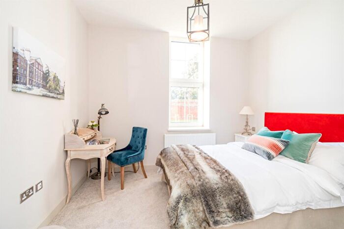 2 Bedroom Apartment For Sale In Wakeley Drive, Gosport, PO12