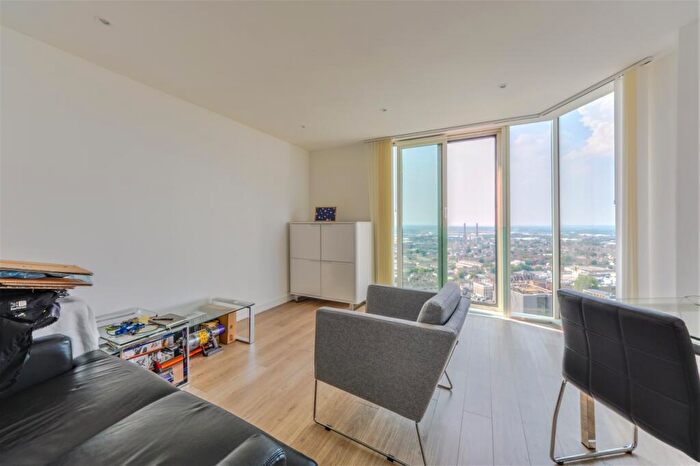 1 Bedroom Flat To Rent In Pinnacle Apartments, Saffron Central Square, Croydon, London, CR0
