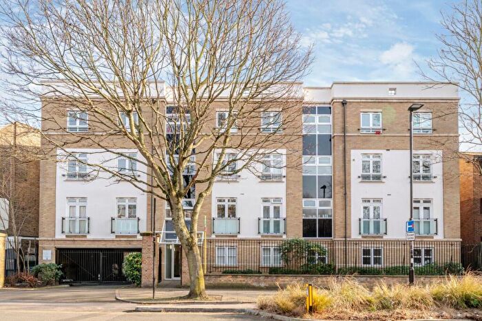 2 Bedroom Flat For Sale In Drayton Park, Islington, N5