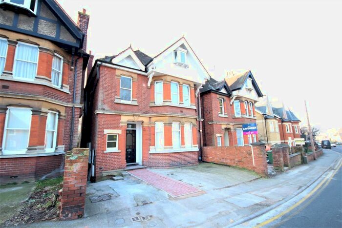 2 Bedroom Flat To Rent In York Road, Guildford, GU1