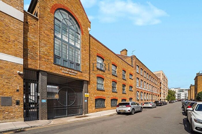 2 Bedroom Flat For Sale In Paisley Court, Clyde Square, London, E14