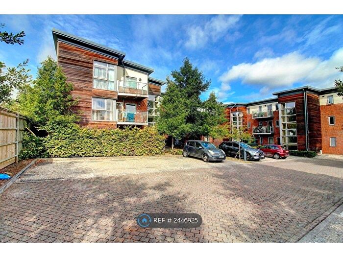 1 Bedroom Flat To Rent In Lindsay Avenue, High Wycombe, HP12