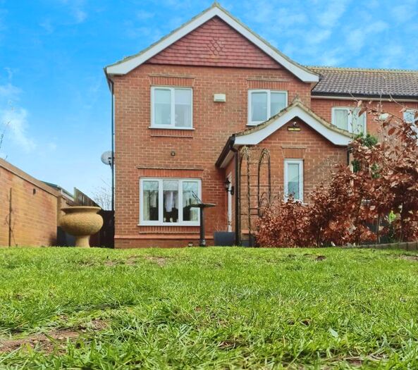 3 Bedroom Semi-Detached House For Sale In Swaby Mews, Grimsby, DN36