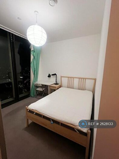 3 Bedroom Flat To Rent In Stratosphere Tower, London, E15
