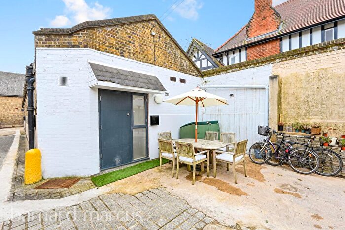 Studio To Rent In Spencer Road, East Molesey, KT8