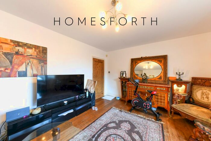 3 Bedroom Flat To Rent In Falloden Court, Brookland Rise, Finchley NW11