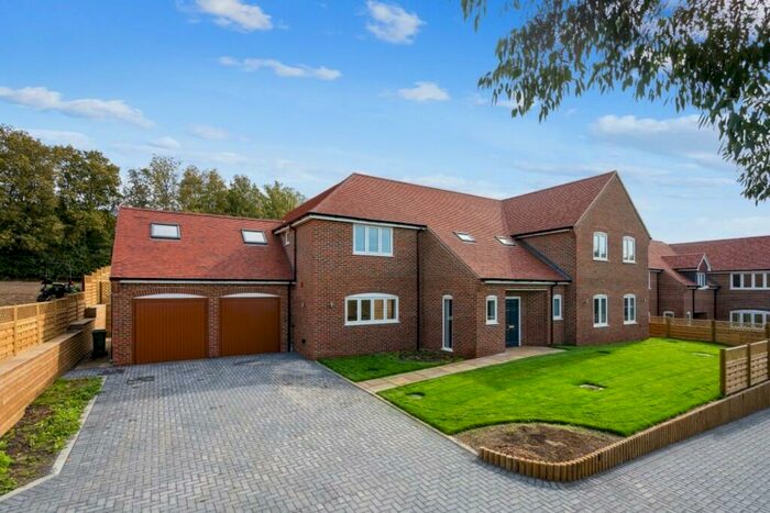 5 Bedroom Detached House For Sale In Far View, HP22