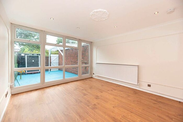 3 Bedroom Maisonette For Sale In Nine Elms, London, SW8