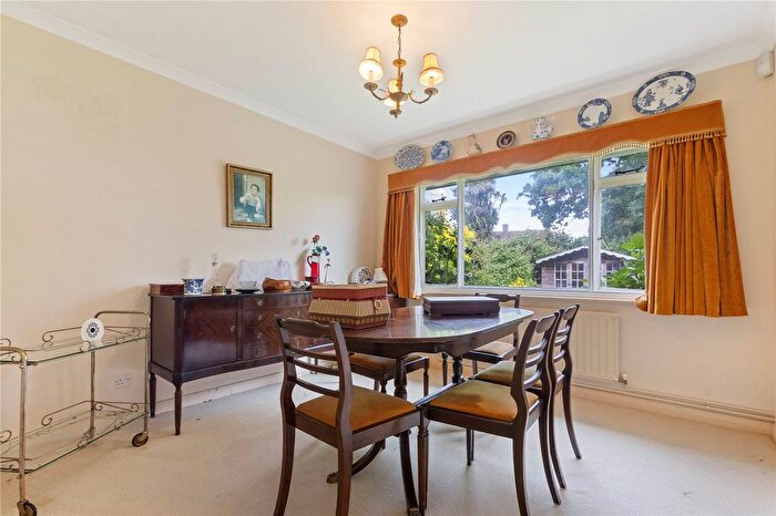3 Bedroom Bungalow For Sale In Pescotts Close, Birdham, Chichester, West Sussex, PO20