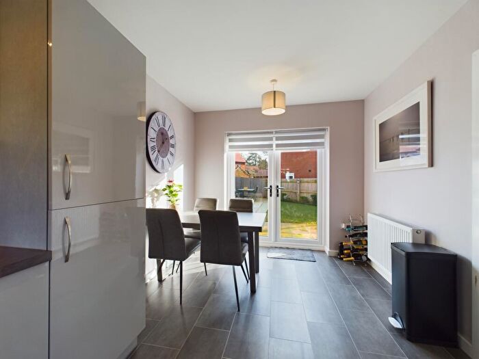 3 Bedroom Detached House For Sale In Dunn Lane, Mickleover, DE3