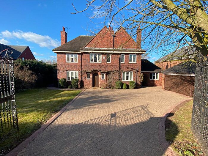 4 Bedroom Detached House For Sale In Bretby Lane, Bretby, Burton-on-Trent, DE15
