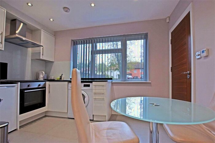 Studio To Rent In Conduit Way, London, NW10