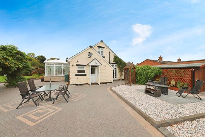 2 Bedroom Detached Bungalow For Sale In Hoo Road, Kidderminster, DY10