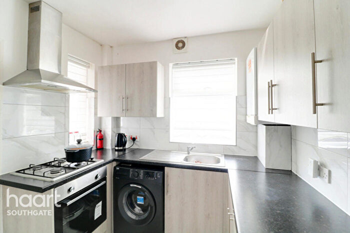 2 Bedroom Apartment For Sale In New Road, London, N22