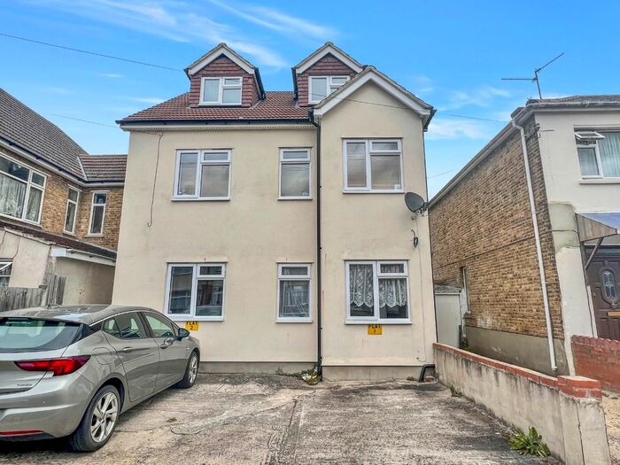 1 Bedroom Maisonette To Rent In Scotteswood Avenue, Chatham, Kent, ME4