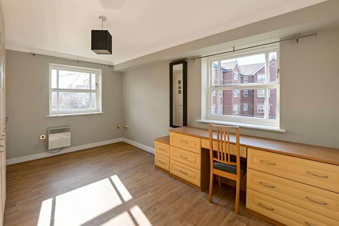 2 Bedroom Flat To Rent In Macmillan Way, Tooting Bec, London, SW17