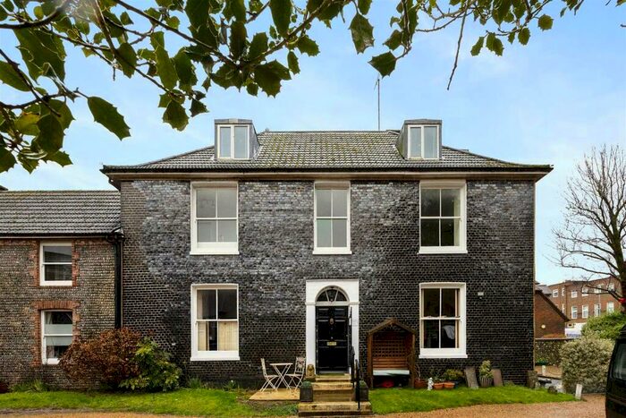 1 Bedroom Flat To Rent In Old London Road, Patcham Village, Brighton, BN1